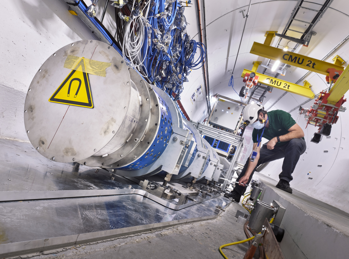 Aufbau und Installation des FASER-Experiments im unterirdischen Tunnel am CERN (Foto/©: CERN)