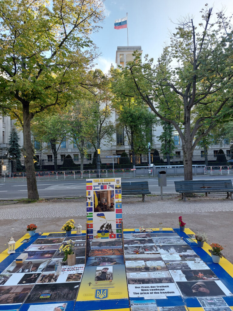 Blick auf die Russische Botschaft in Berlin im Oktober 2023 (Foto/©: Björn Wiemer)