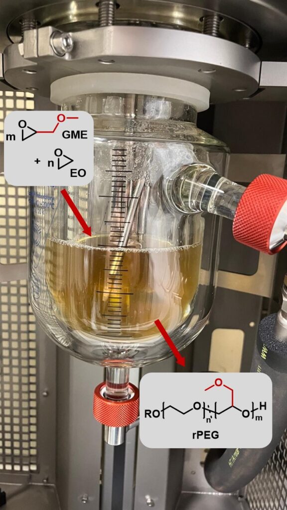 Im Reaktor werden rPEG-Polymere unter Schutzgas hergestellt. (Foto/©: Philip Dreier)