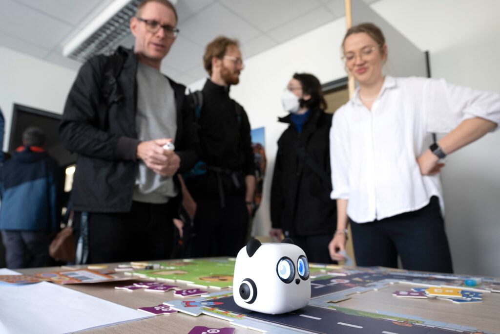Vorstellung des Bildungsroboters mTiny im Media Education Lab (Foto: Peter Pulkowski)