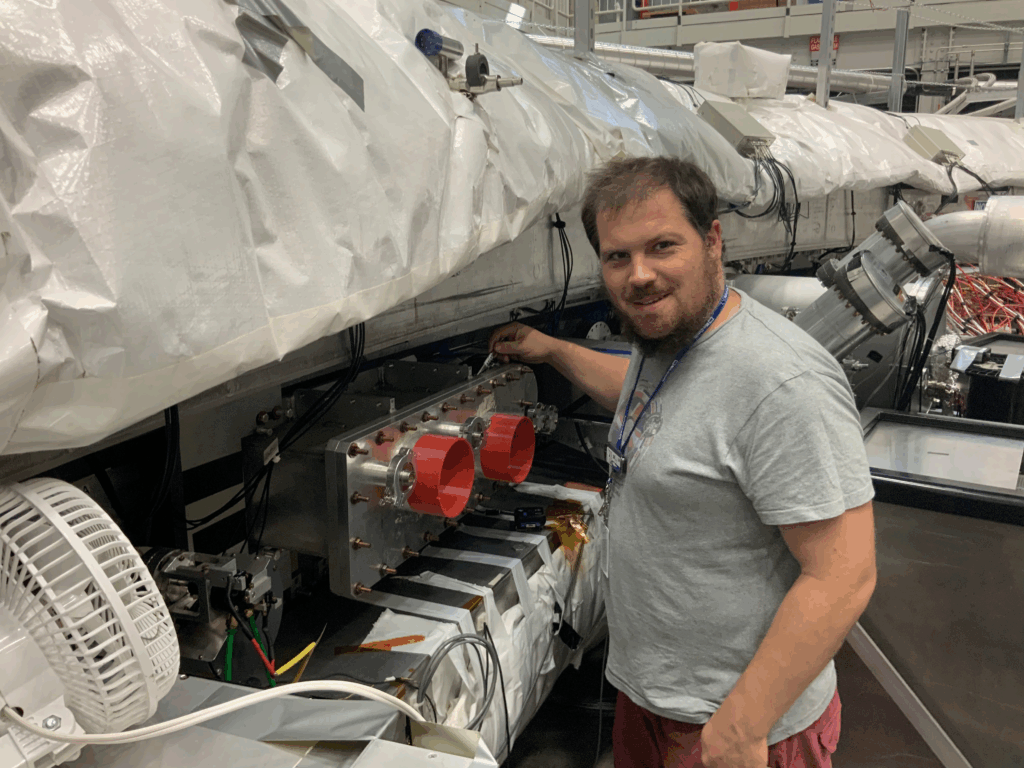 Dr. René Reimann bei Arbeiten am Muon g-2 Speicherring (Foto/©: privat)
