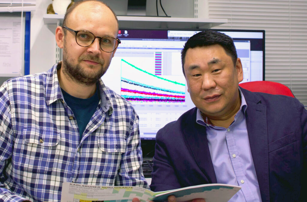 (v.l.) Dr. Pavol Mosat und Dr. Khuyagbaatar Jadambaa (Foto: Michio Asai)