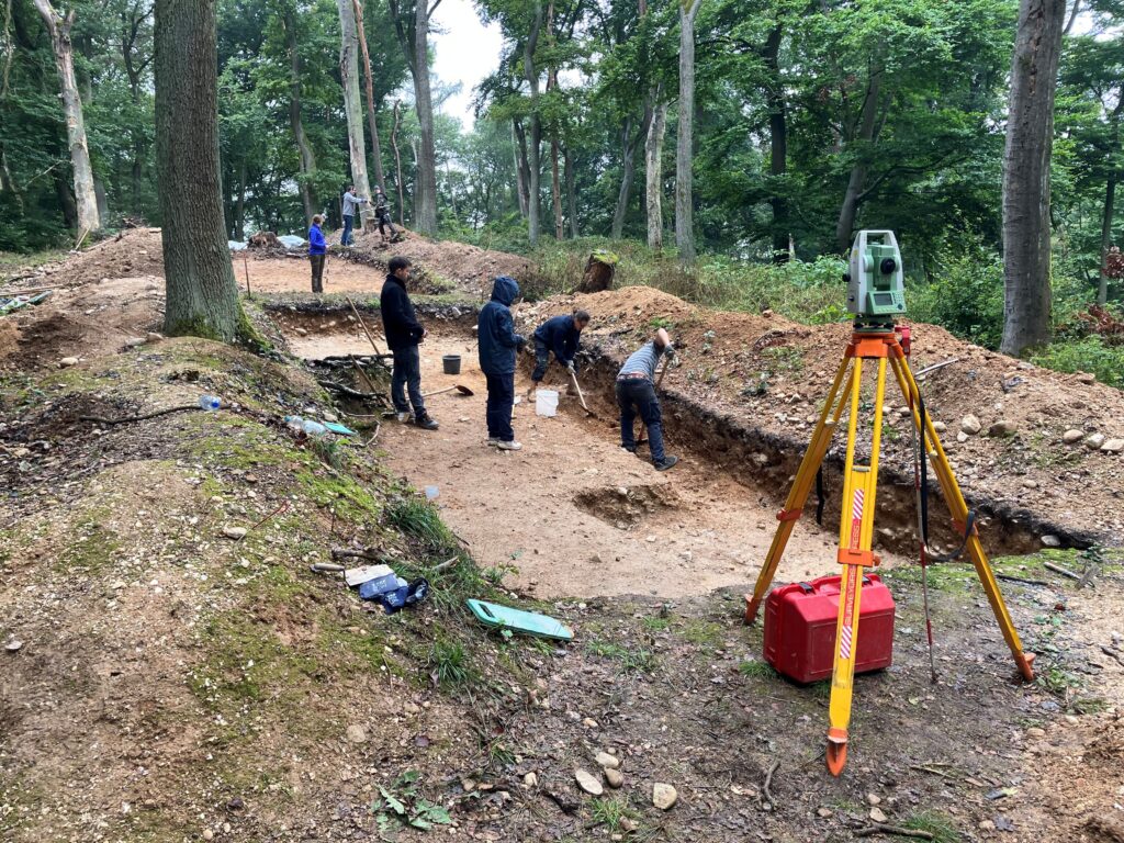 Die archäologischen Grabungen am Kapellenberg bei Hofheim am Taunus ermöglichen Einblicke in Leben und Siedlungsstrukturen der Jungsteinzeit. (Foto/©: Detlef Gronenborn / LEIZA)