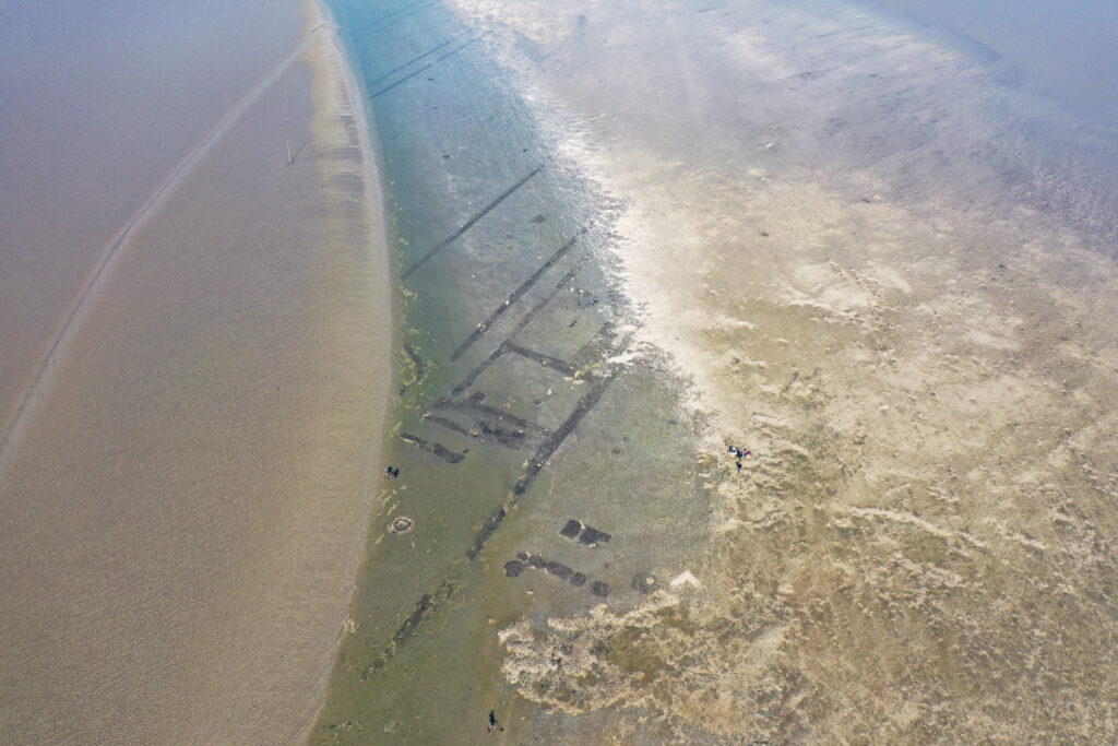 In den Wattflächen nahe der Hallig Südfall erhaltene Spuren einer untergegangenen mittelalterlichen Siedlung (Foto/©: Bente Majchczack)