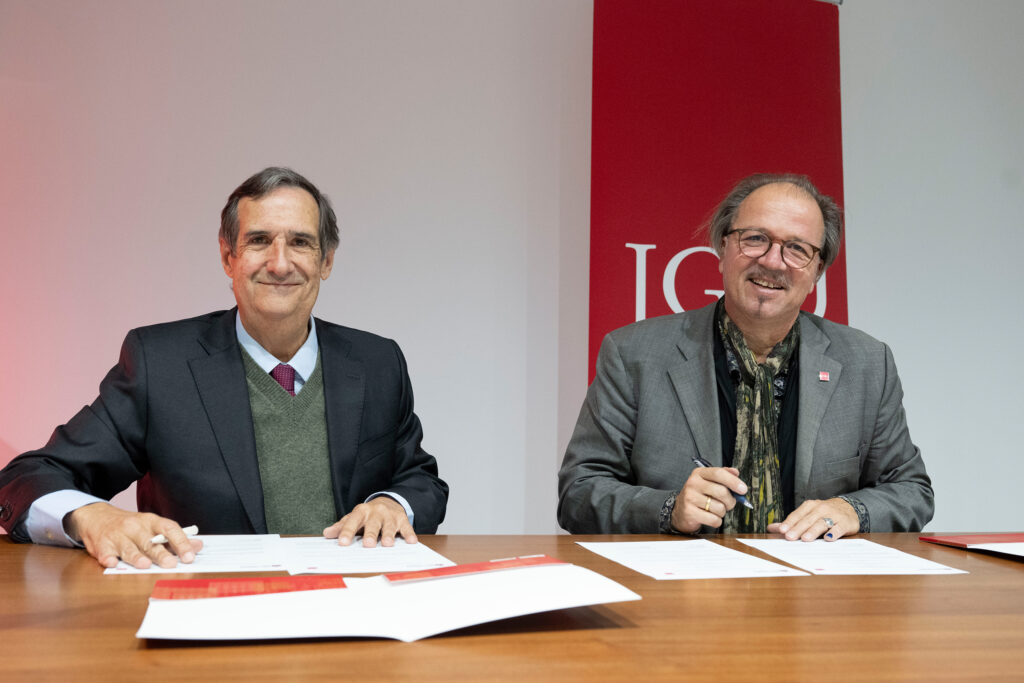 Unterzeichnung der Verlängerung des Partnerschaftsabkommens zwischen der Universidad del Norte und der Johannes Gutenberg-Universität Mainz: (v.l.) Prof. Adolfo Meisel Roca, Rektor der Uninorte, und Prof. Dr. Stephan Jolie, Vizepräsident für Studium und Lehre der JGU (Foto: Peter Pulkowski)