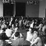 Studierende im Speisesaal in der Alten Mensa, 1946 (Foto/©: Philipp Münch)